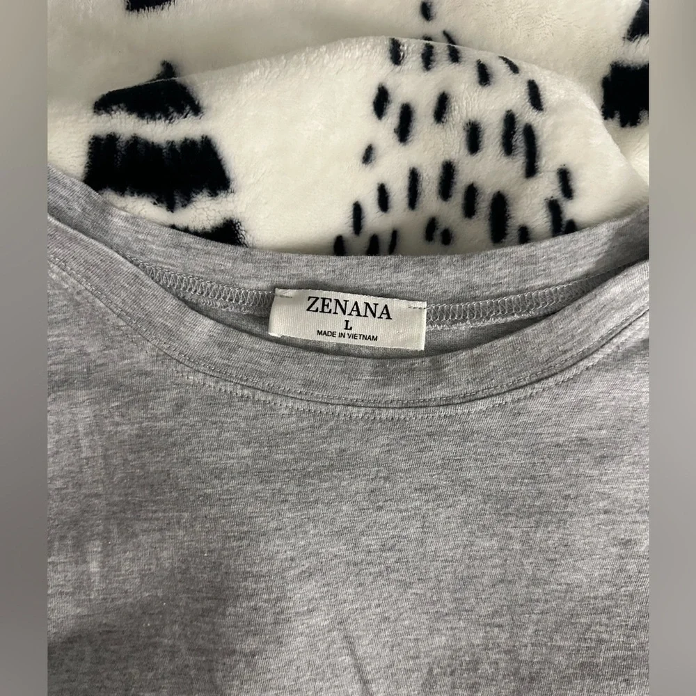 Zenana basic tee size large